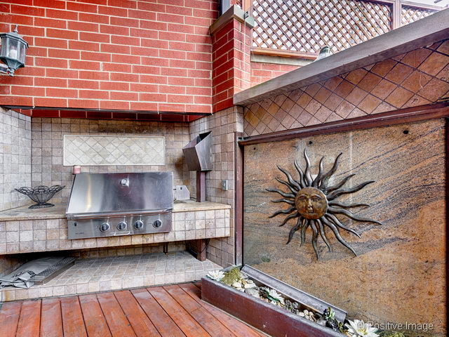 2825 N Lakewood Ave, Chicago, IL 60657 photo 24