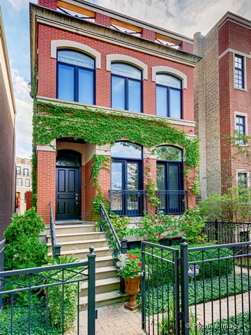 2825 N Lakewood Ave, Chicago, IL 60657 photo 1