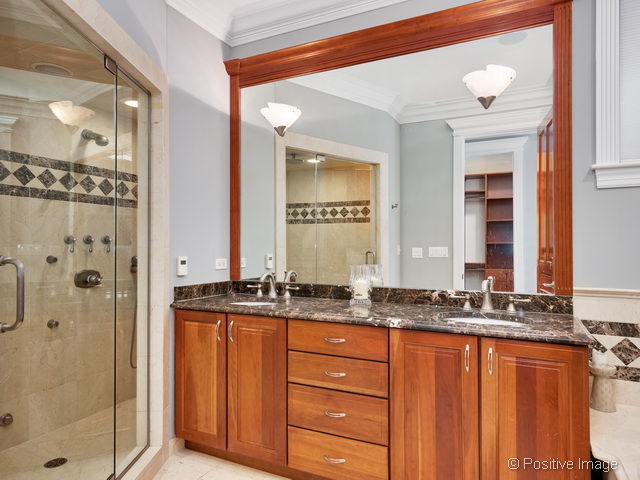 2825 N Lakewood Ave, Chicago, IL 60657 photo 9
