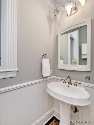 2825 N Lakewood Ave, Chicago, IL 60657 photo 7