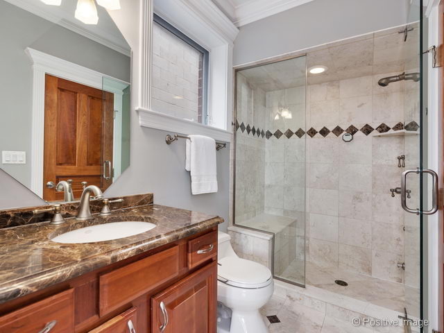 2825 N Lakewood Ave, Chicago, IL 60657 photo 13