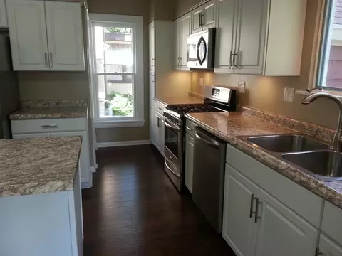 523 Oak Ave, Aurora, IL 60506 photo 8