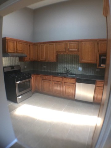 22 Crescent St, Elgin, IL 60123 photo 6