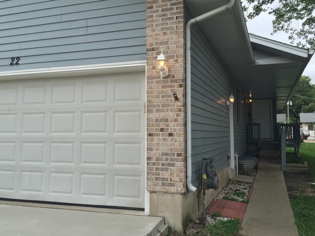 22 Crescent St, Elgin, IL 60123 photo 2