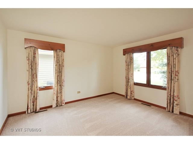 3 Whaler Ct, Grayslake, IL 60030 photo 9