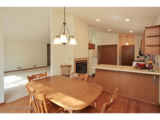 3 Whaler Ct, Grayslake, IL 60030 photo 4