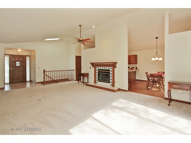 3 Whaler Ct, Grayslake, IL 60030 photo 5