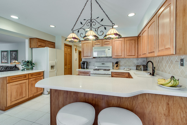 801 Kent Cir, Bartlett, IL 60103 photo 4