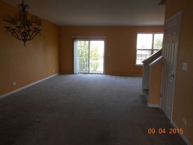 219 Comstock Dr, Elgin, IL 60124 photo 3