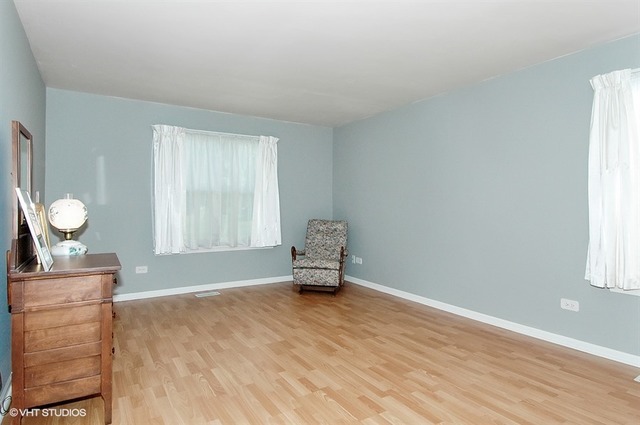 394 Woodview Cir #a, Elgin, IL 60120 photo 5