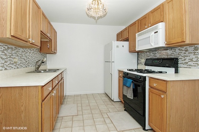 394 Woodview Cir #a, Elgin, IL 60120 photo 3