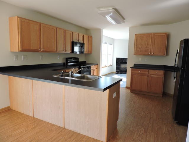 644 Settlement Dr, Maple Park, IL 60151 photo 2