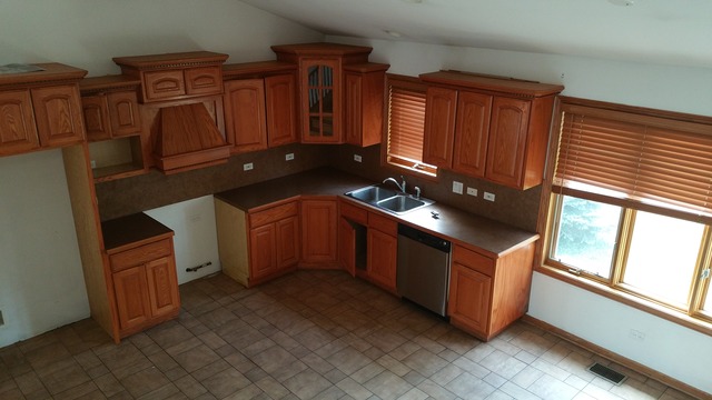 5701 W 83rd St, Burbank, IL 60459 photo 3