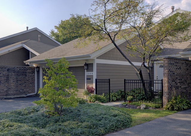 2099 Timber Ln, Wheaton, IL 60189 photo 1