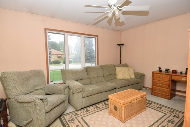680 Illinois Ave, Elgin, IL 60120 photo 2