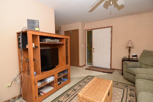 680 Illinois Ave, Elgin, IL 60120 photo 4