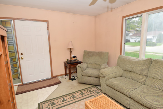 680 Illinois Ave, Elgin, IL 60120 photo 5