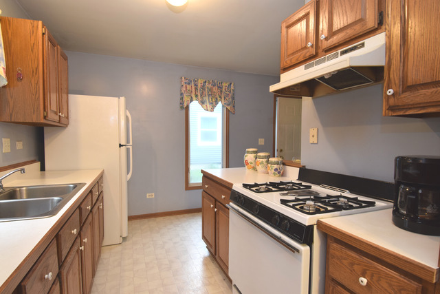 680 Illinois Ave, Elgin, IL 60120 photo 10