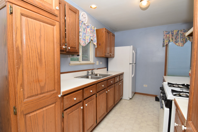 680 Illinois Ave, Elgin, IL 60120 photo 9