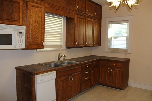 890 S Poplar Ave, Kankakee, IL 60901 photo 5