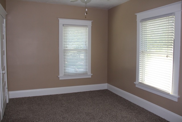 890 S Poplar Ave, Kankakee, IL 60901 photo 8