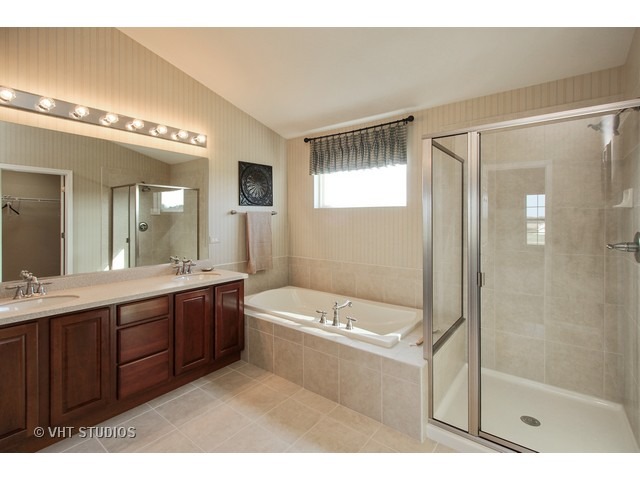 2011 Hillsboro Ln, Harvard, IL 60033 photo 13