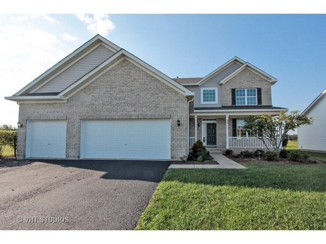 2011 Hillsboro Ln, Harvard, IL 60033 photo 1