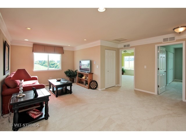 2011 Hillsboro Ln, Harvard, IL 60033 photo 11
