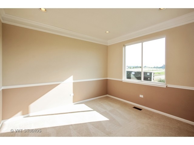 2011 Hillsboro Ln, Harvard, IL 60033 photo 9