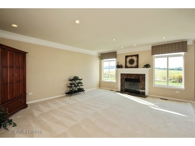 2011 Hillsboro Ln, Harvard, IL 60033 photo 8