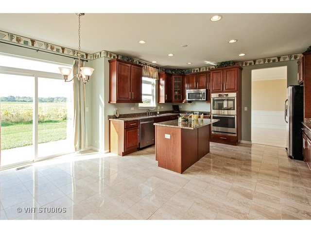 2011 Hillsboro Ln, Harvard, IL 60033 photo 5