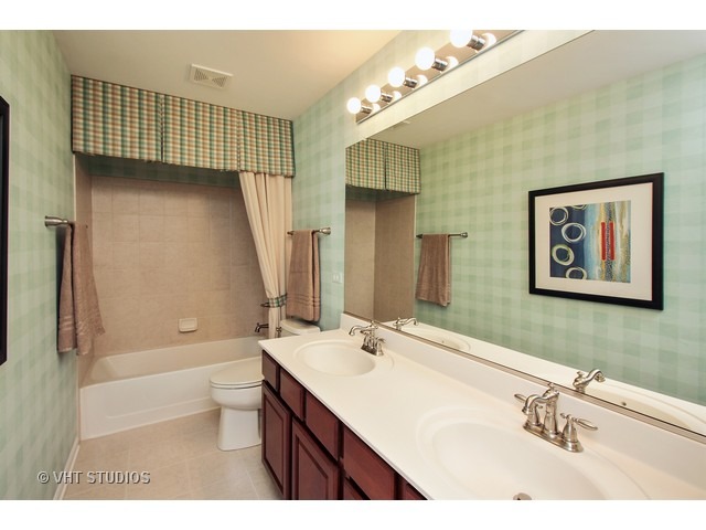 2011 Hillsboro Ln, Harvard, IL 60033 photo 16