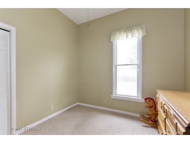 810 W John St, Joliet, IL 60435 photo 9