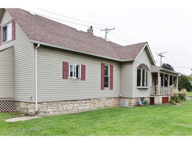 810 W John St, Joliet, IL 60435 photo 14