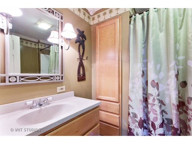 810 W John St, Joliet, IL 60435 photo 11