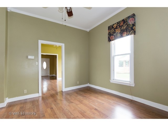 810 W John St, Joliet, IL 60435 photo 4