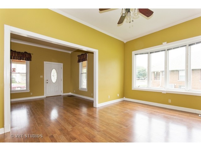 810 W John St, Joliet, IL 60435 photo 2