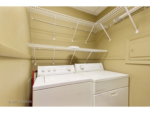 810 W John St, Joliet, IL 60435 photo 12