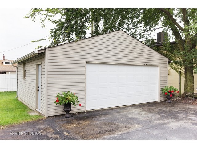 810 W John St, Joliet, IL 60435 photo 15
