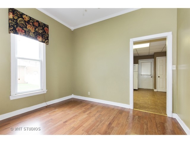 810 W John St, Joliet, IL 60435 photo 5
