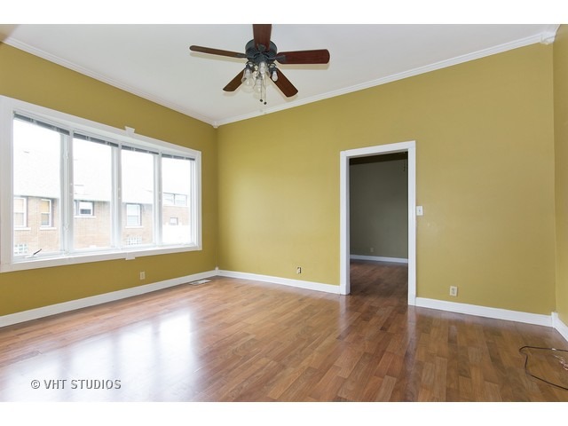810 W John St, Joliet, IL 60435 photo 6