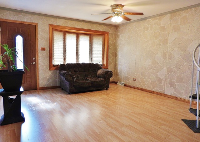 5210 State Rd, Burbank, IL 60459 photo 4