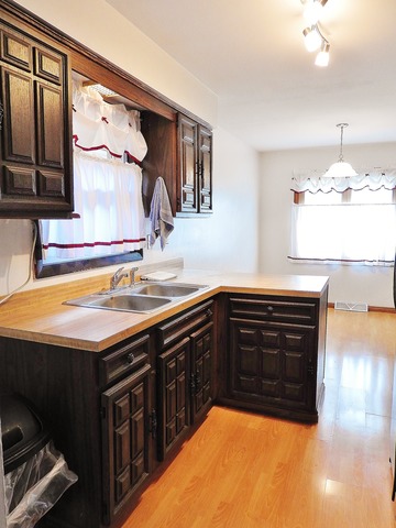 5210 State Rd, Burbank, IL 60459 photo 5