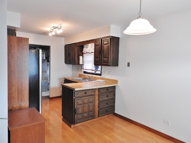 5210 State Rd, Burbank, IL 60459 photo 7