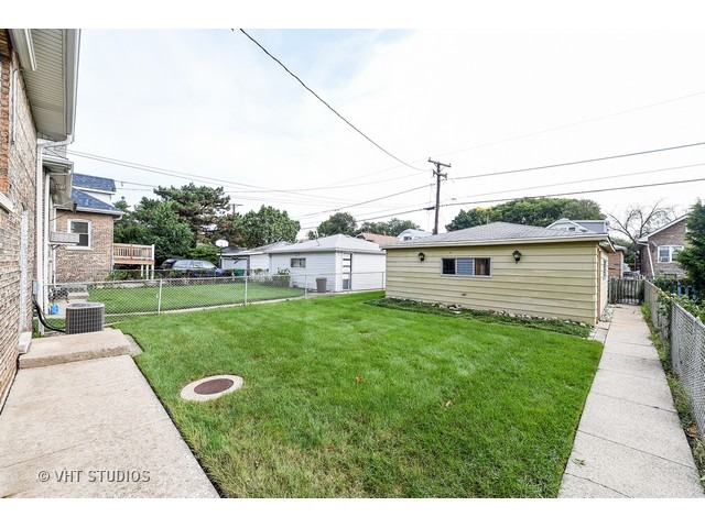 2425 Euclid Ave, Berwyn, IL 60402 photo 9