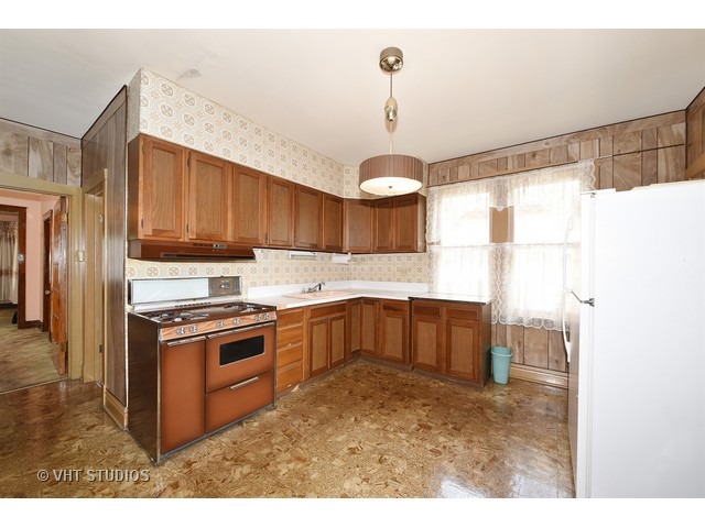 2425 Euclid Ave, Berwyn, IL 60402 photo 2