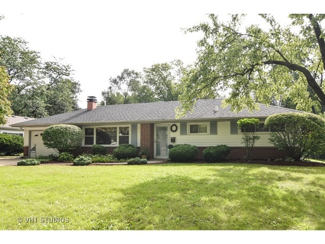 2001 N Washington St, Wheaton, IL 60187 photo 1
