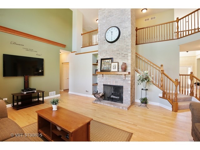 390 Lela Ln, Bartlett, IL 60103 photo 9