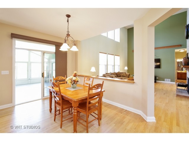 390 Lela Ln, Bartlett, IL 60103 photo 8