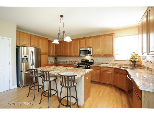 390 Lela Ln, Bartlett, IL 60103 photo 6